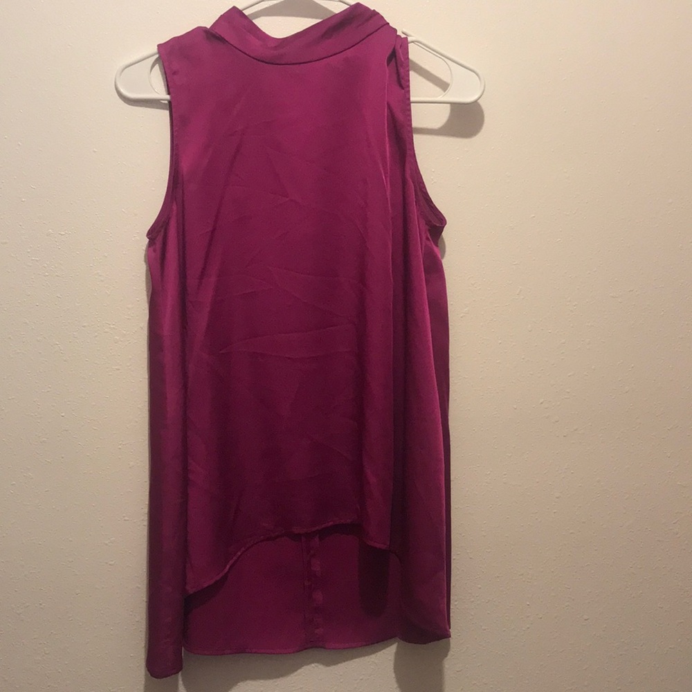 Sleeveless blouse.